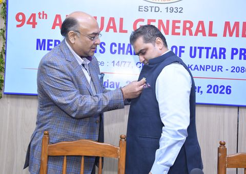 The presidential badge is pinned on at the 94th Annual General Meeting (2)