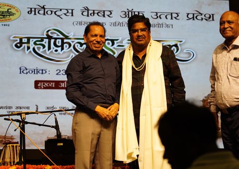 Guru Yugantar Sindoor performs at Mehfil-e-Ghazal in the Sir Padampat Singhania Auditorium (2)