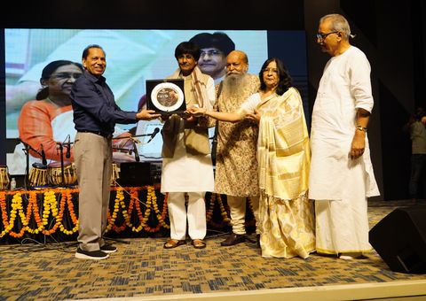 Guru Yugantar Sindoor performs at Mehfil-e-Ghazal in the Sir Padampat Singhania Auditorium (3)