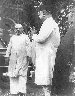 Rafi Ahmad Kidwai with Sir Padampat Singhania at the Chamber, 1954