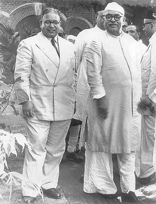 Rafi Ahmad Kidwai with Kishan Narain Mathur at the Chamber, 1954